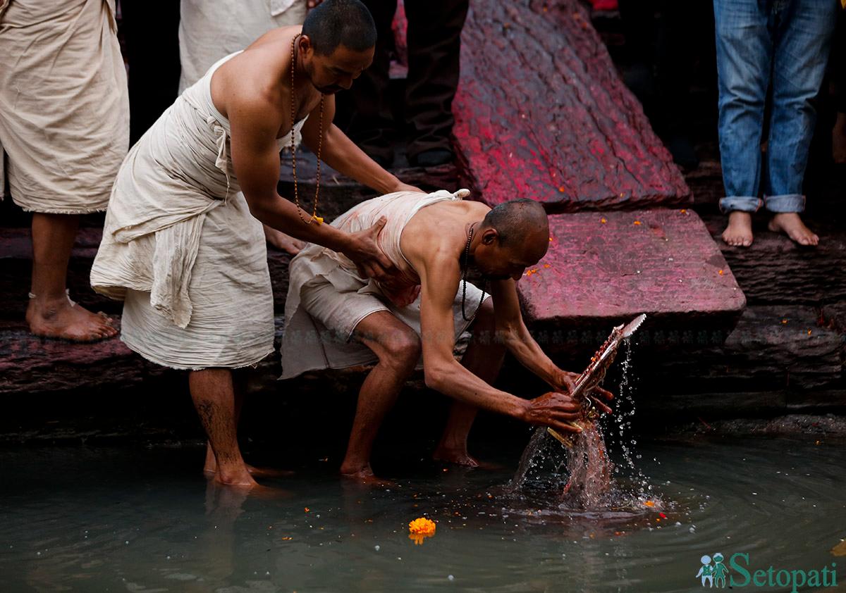 madhanarayan at pashupati (14).jpg